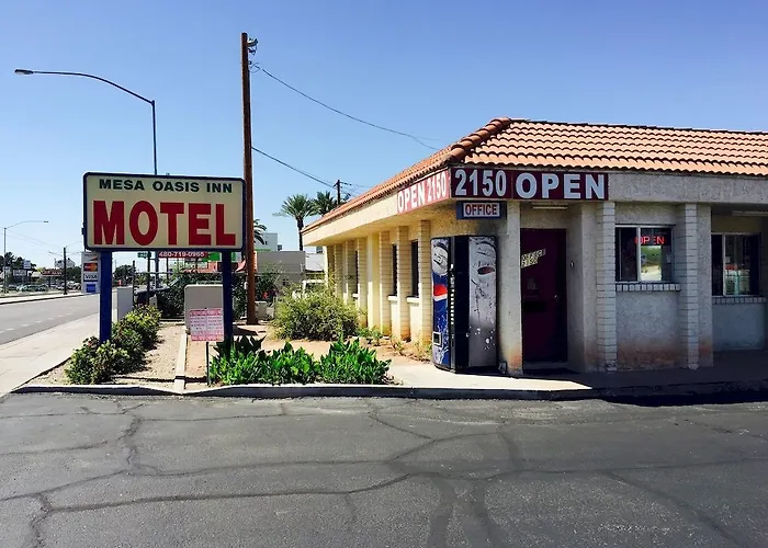 Motel Oasis & *